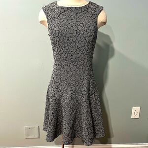 Nanette Lepore Bond Street Gray & Black Floral Lace Print Shift Dress Size 6